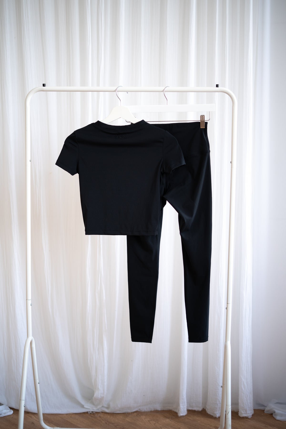 SCULPTFIT™ SHORT SLEEVE TOP | ESPRESSO