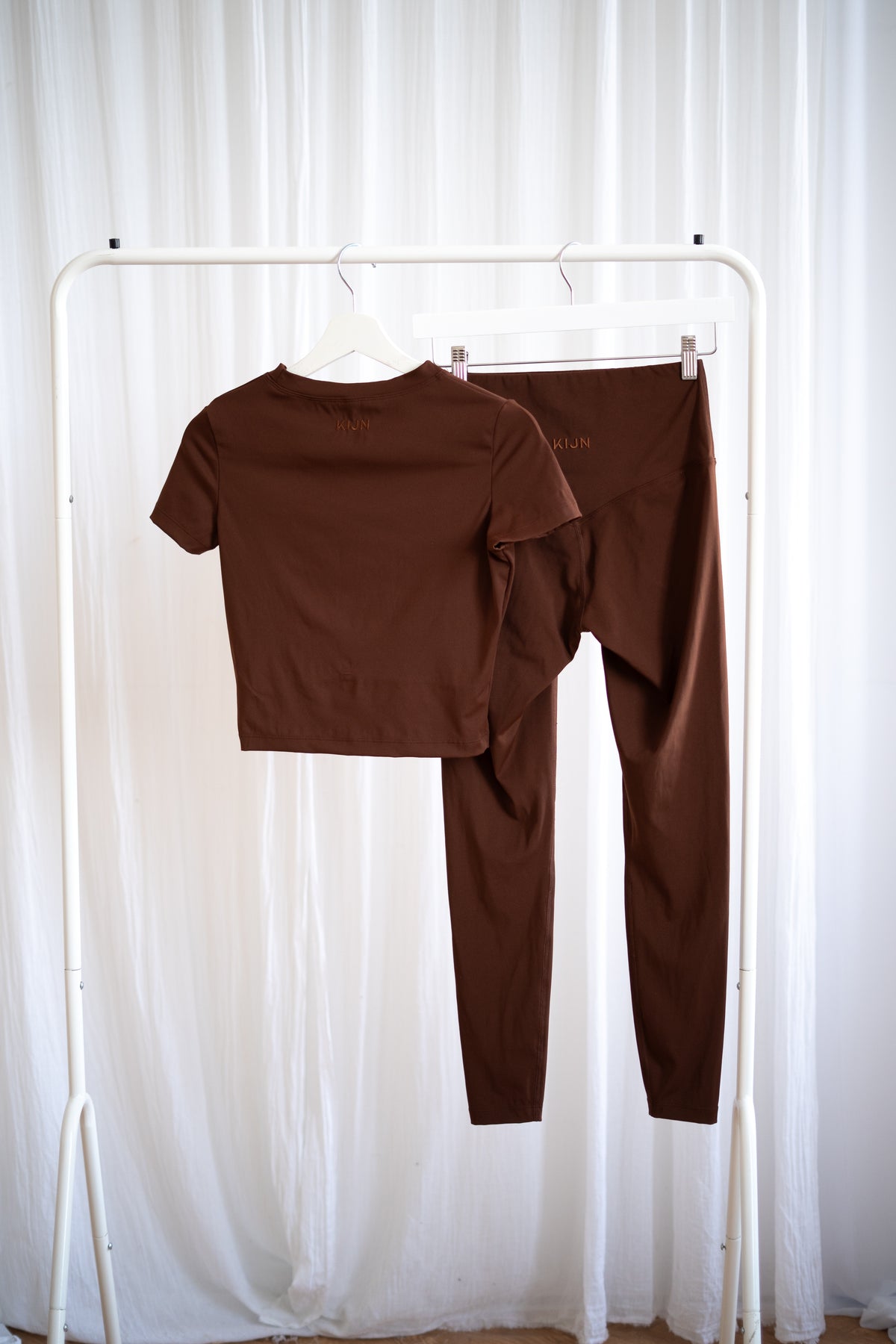 SCULPTFIT™ SHORT SLEEVE TOP | HOT CHOCOLATE
