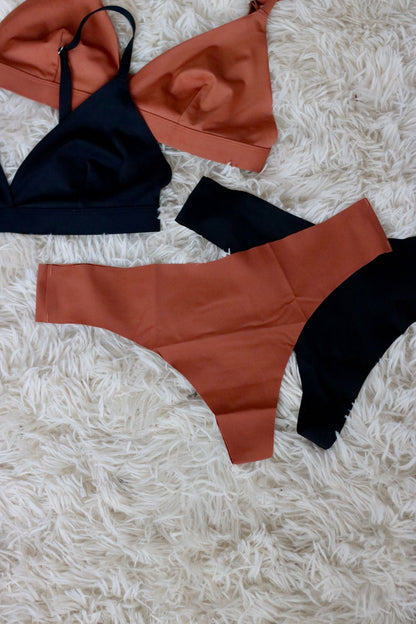 SKIJN™ SEAMLESS THONG | CLAY