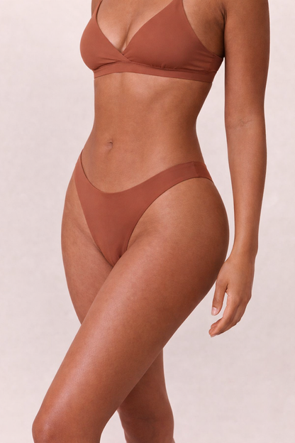 SKIJN™ SEAMLESS THONG | CLAY