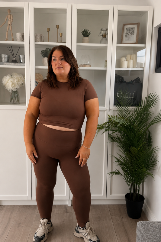 SCULPTFIT™ SHORT SLEEVE TOP | HOT CHOCOLATE