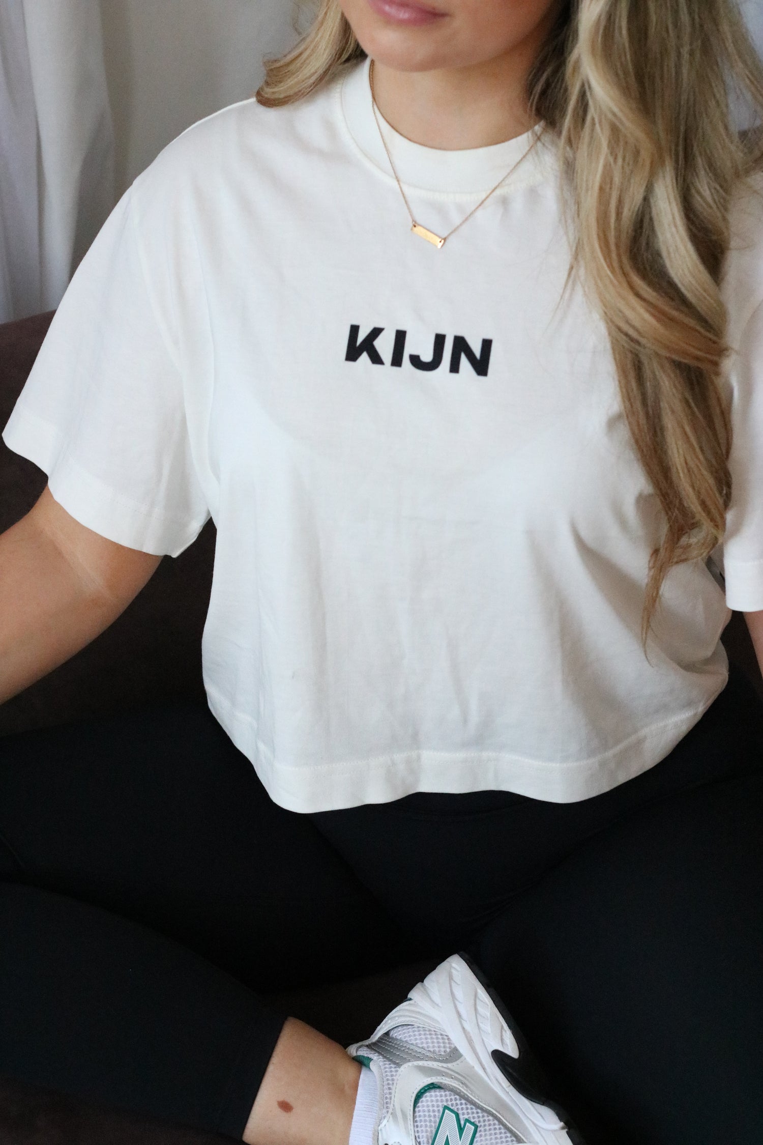 Minimalist cropped baby tee paired with black high waisted leggings